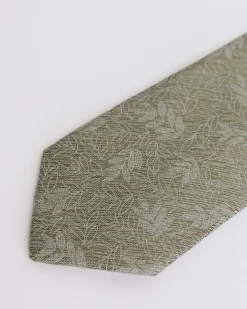 Green Regular Tie with Foliage Pattern