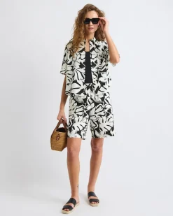 Linen High-Waisted Bermuda