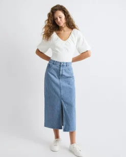 Short-Puffy-Sleeve V-Neck Mix-Media Top