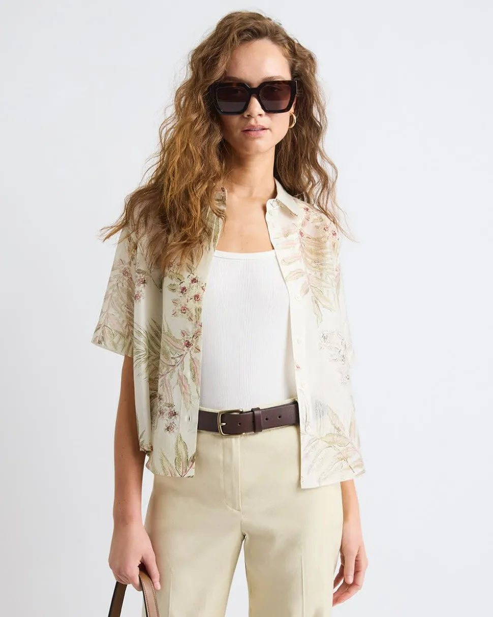 Short-Sleeve Buttoned-Down Blouse with Shirt Collar