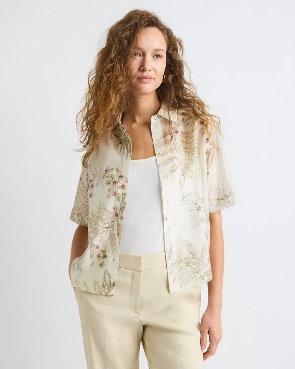Short-Sleeve Buttoned-Down Blouse with Shirt Collar