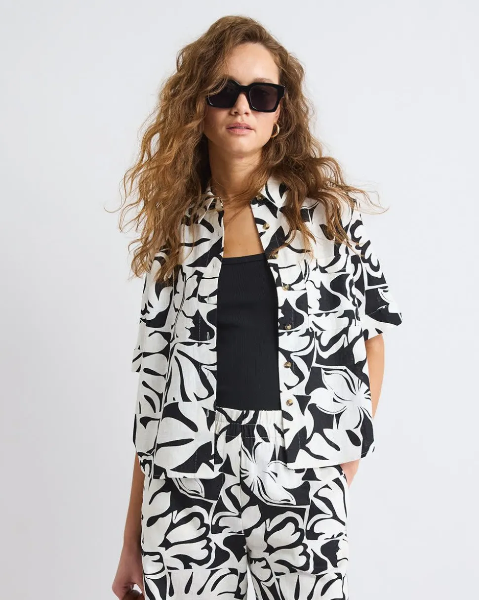 Short-Sleeve Linen-Blend Blouse with Shirt Collar