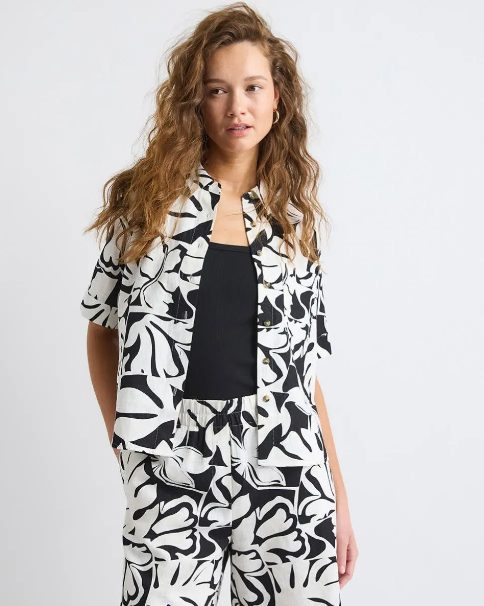 Short-Sleeve Linen-Blend Blouse with Shirt Collar