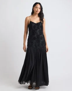 Sleeveless Fit-and-Flare Maxi Cocktail Dress with 3D Flowers