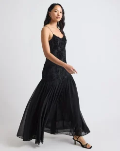 Sleeveless Fit-and-Flare Maxi Cocktail Dress with 3D Flowers